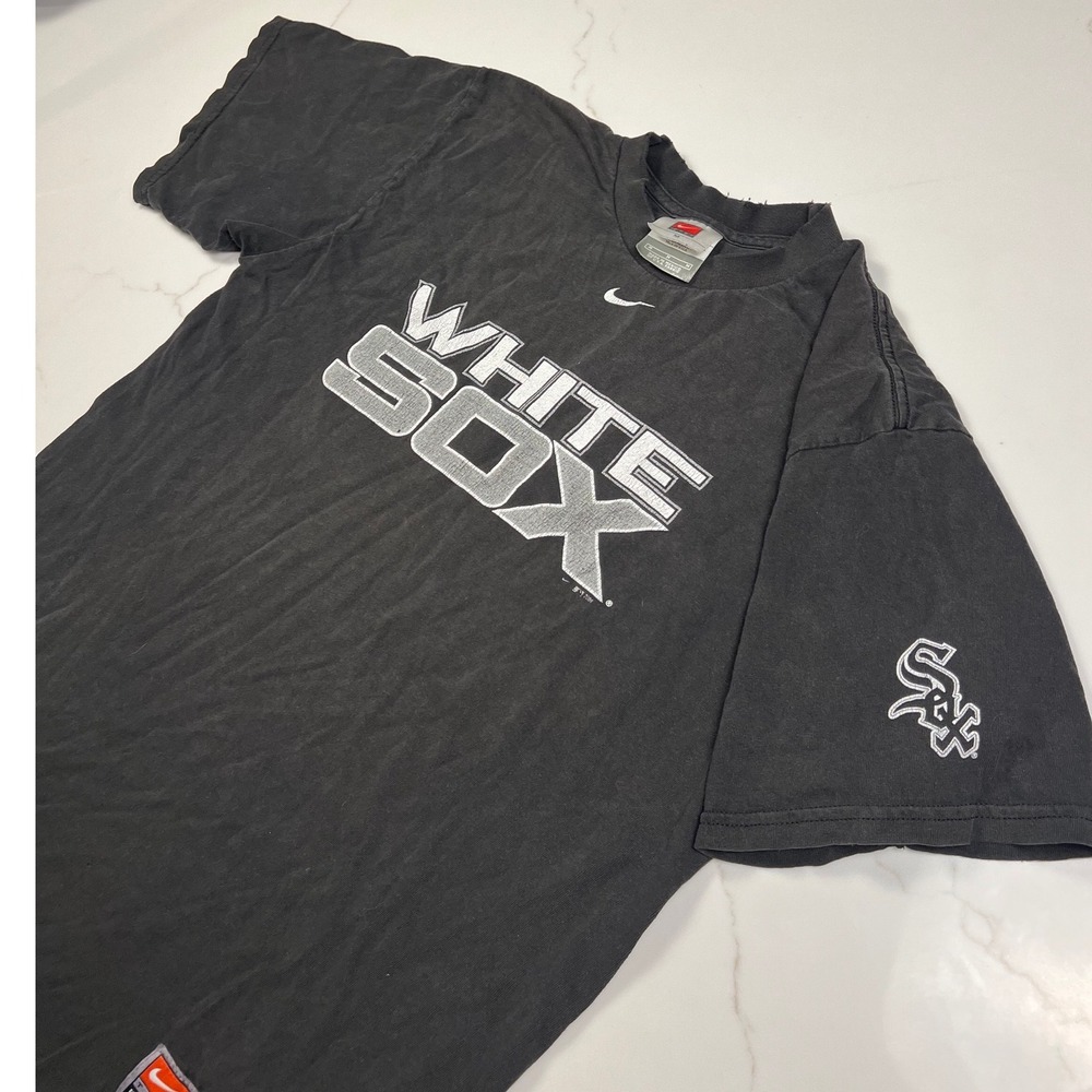 Nike T-Shirt Mens Medium Black Chicago White Sox Center Swoosh Distressed MLB